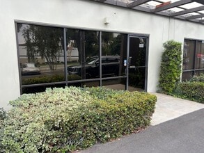 551-581 W Covina Blvd, San Dimas, CA à louer Photo intérieure– Image 1 sur 5