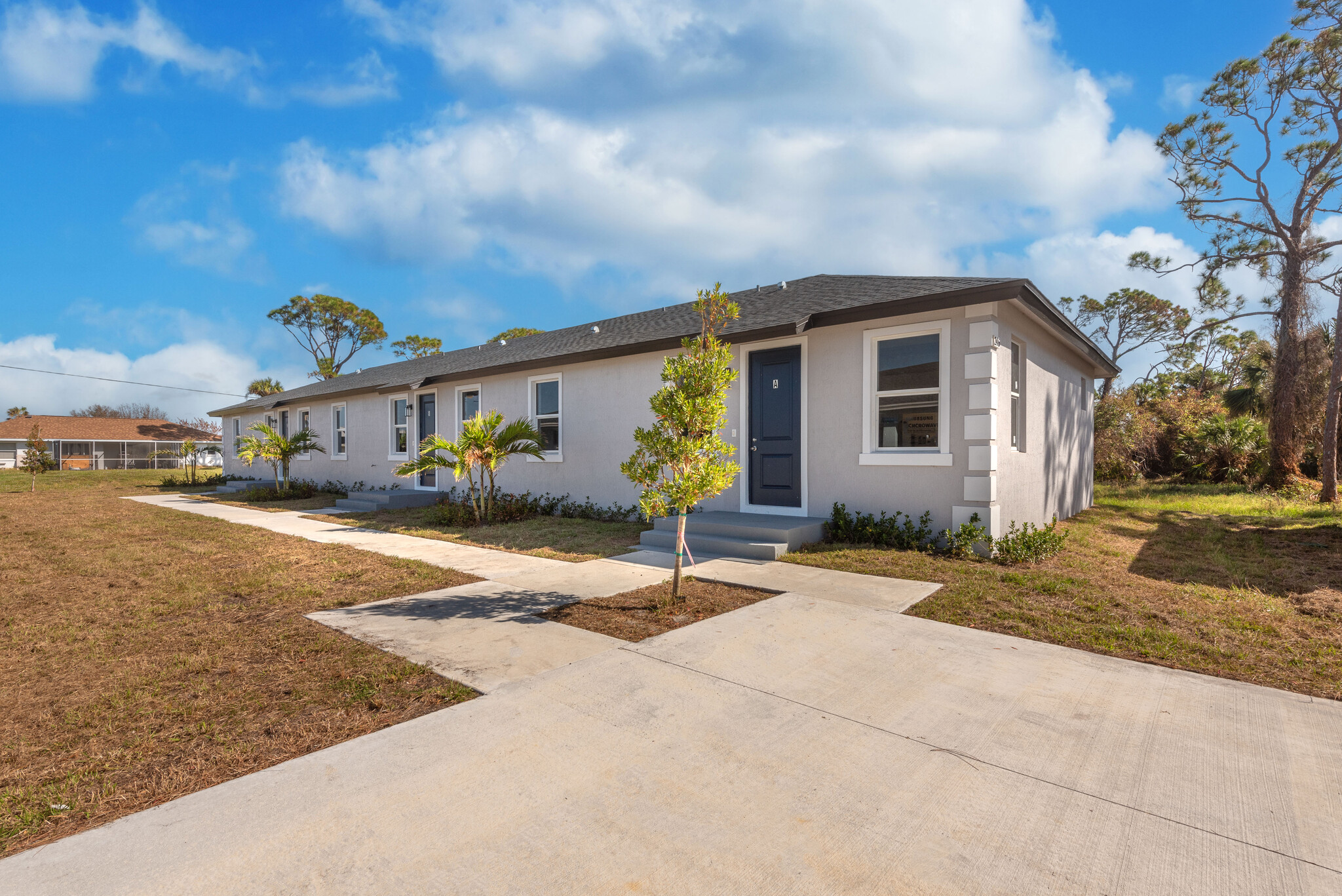 246 Rotonda Blvd W, Rotonda West, FL à vendre Photo principale– Image 1 sur 30
