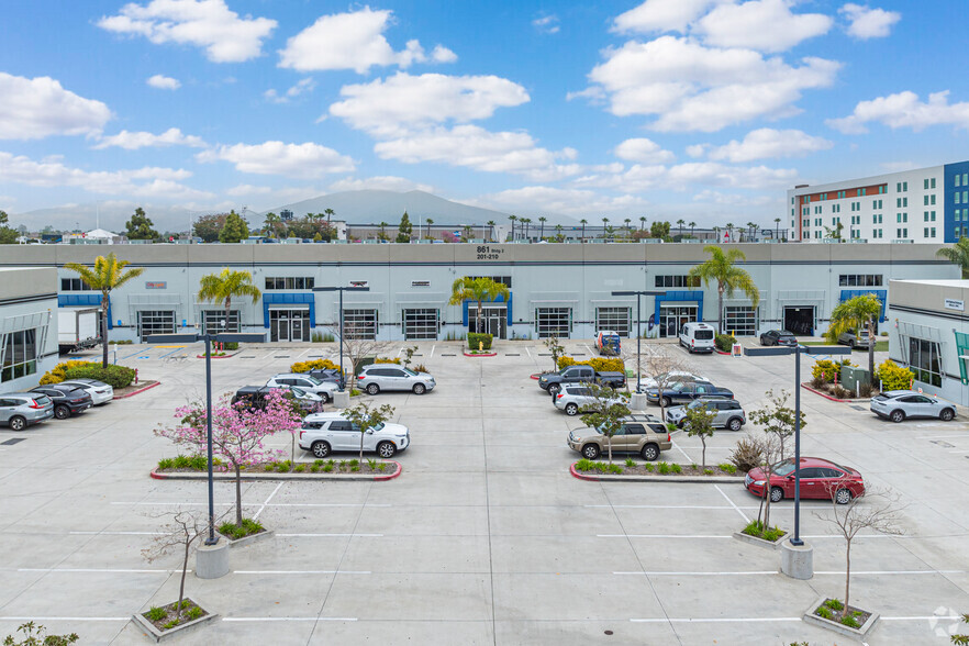 861 Harold Pl, Chula Vista, CA à vendre - Photo de l’immeuble – Image 3 sur 5