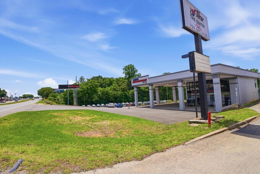 325 W Dixon Blvd, Shelby, NC à louer - Photo de l’immeuble – Image 2 sur 22