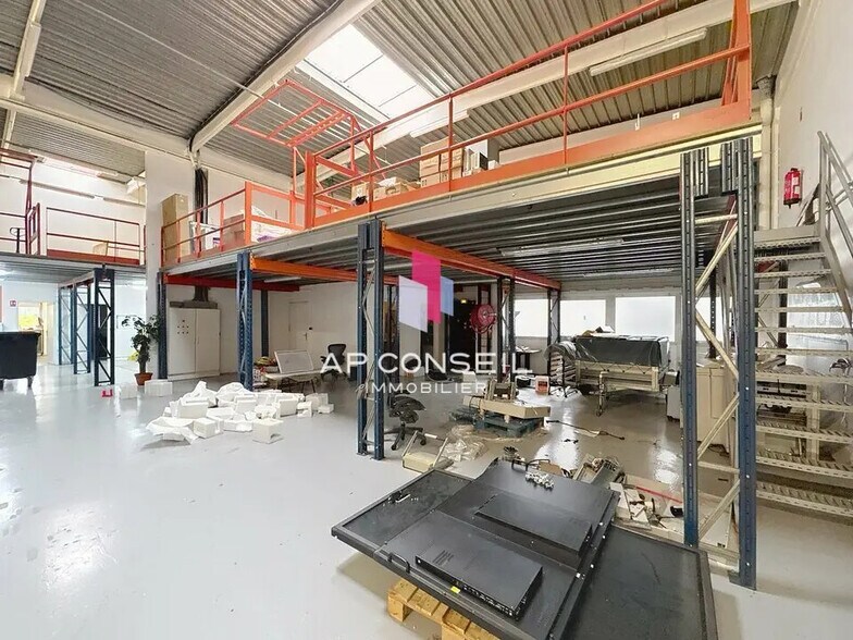 Industriel/Logistique dans Trappes à louer - Photo de l’immeuble – Image 3 sur 9