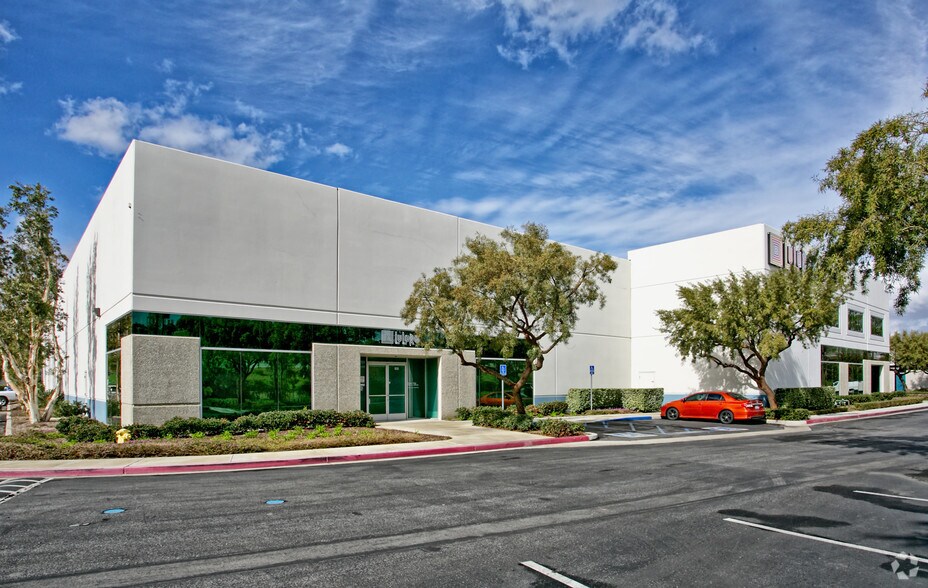 850 E Parkridge Ave, Corona, CA à louer - Photo de l’immeuble – Image 2 sur 5
