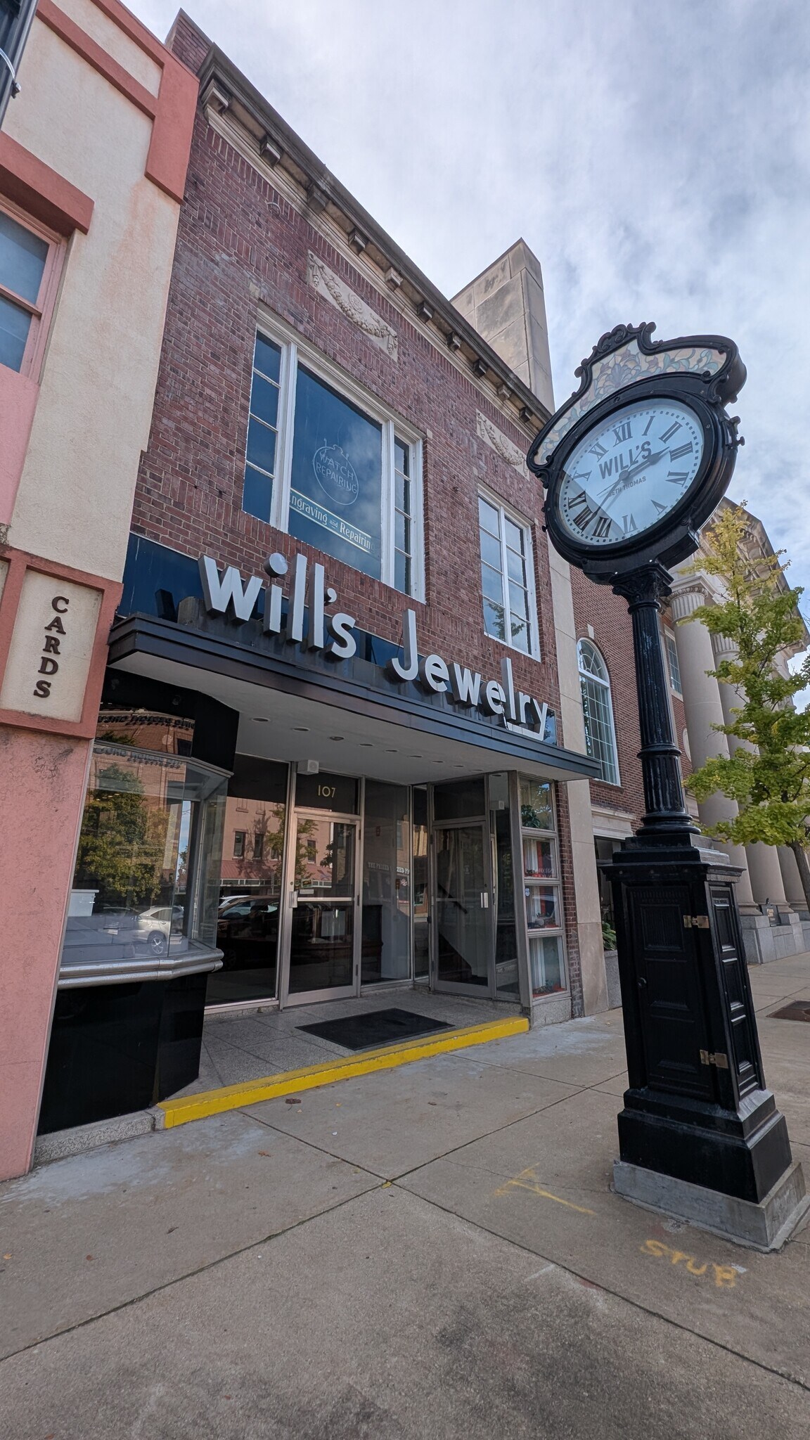 107 Lincolnway East, Mishawaka, IN à vendre Photo de l’immeuble– Image 1 sur 9