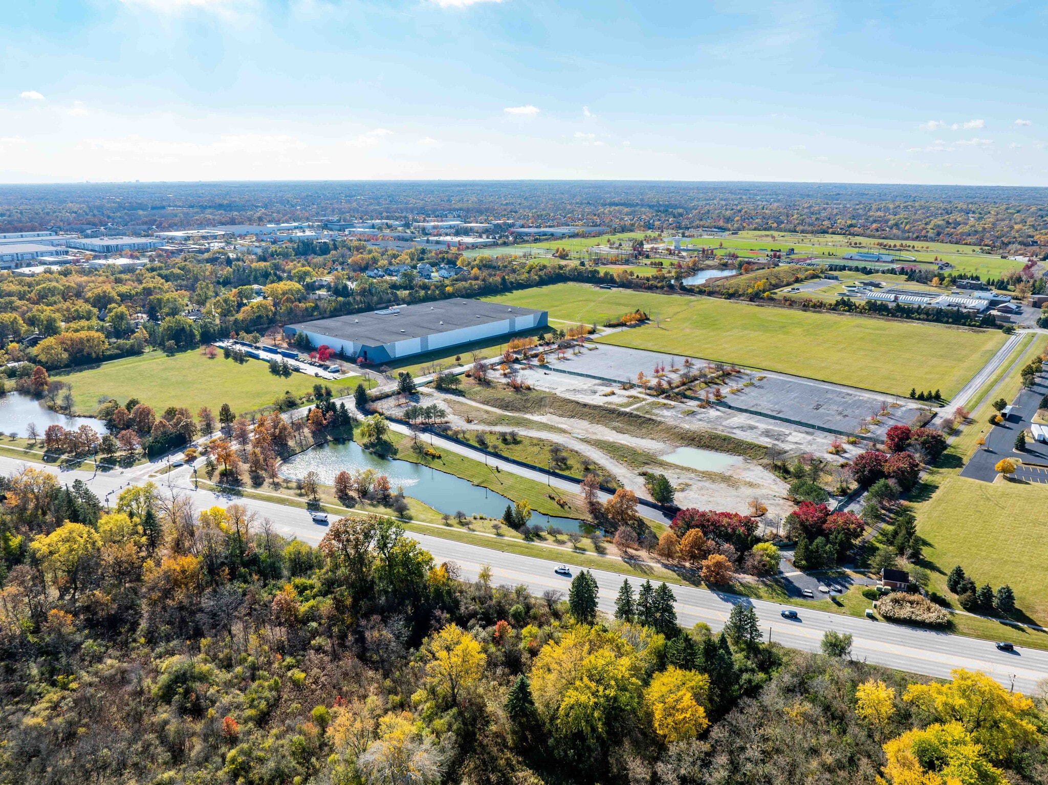 100 S Milwaukee Ave, Vernon Hills, IL à louer Photo principale– Image 1 sur 5