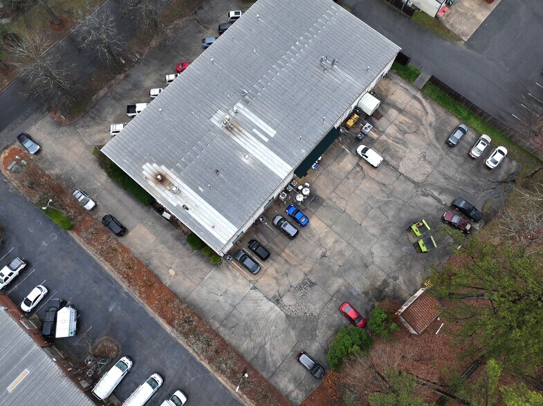 102 Woodwinds Industrial Ct, Cary, NC à louer - Photo de l’immeuble – Image 2 sur 13