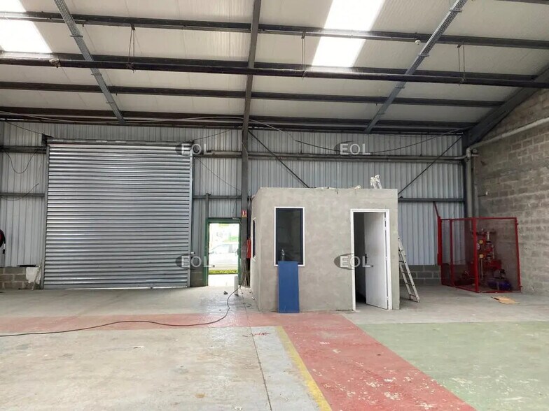 Local d’activités dans Servon à louer - Photo de l’immeuble – Image 2 sur 5