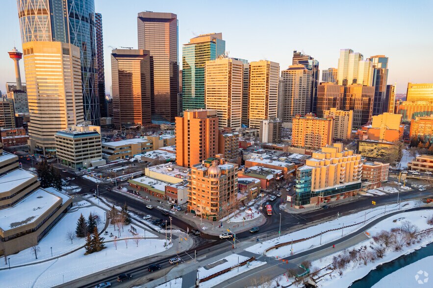 201 1st St SE, Calgary, AB à vendre - Aérien – Image 3 sur 5