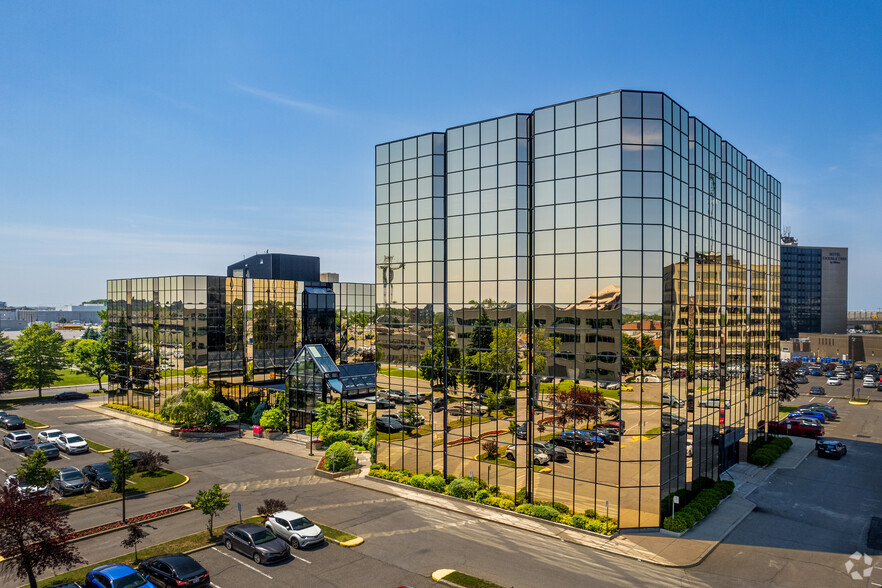 1 Av Holiday, Pointe-claire, QC à louer - Photo de l’immeuble – Image 1 sur 5