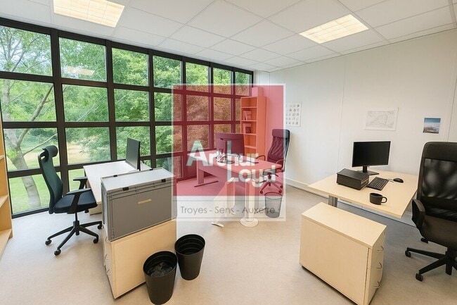 Plus de détails pour Bureau à louer