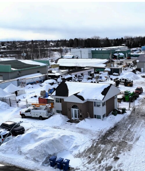 2436 Rue De La Métallurgie, Le Fjord-du-Saguenay, QC à vendre - Photo de l’immeuble – Image 1 sur 1