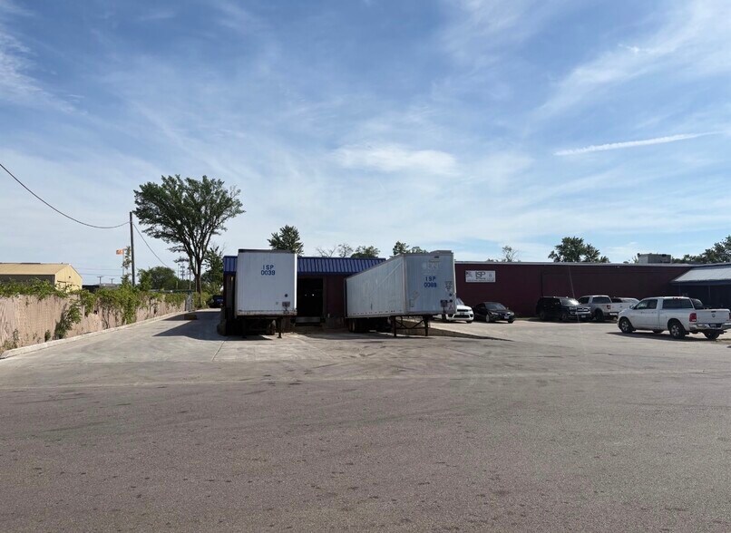720 New Haven Ave, Aurora, IL à louer - Photo de l’immeuble – Image 3 sur 8