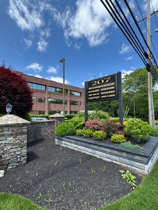 Plus de détails pour 207 Quaker Ln, West Warwick, RI - Bureau à louer