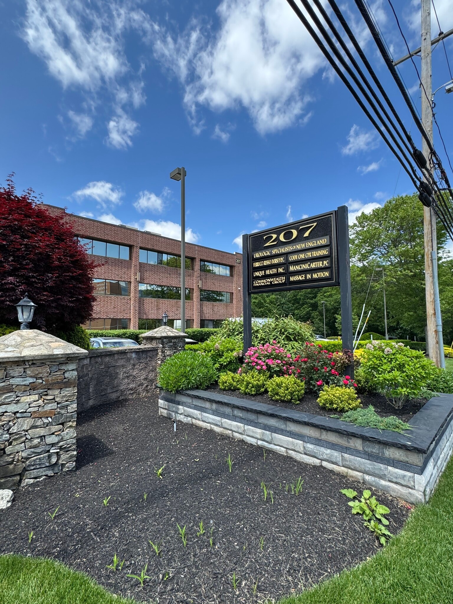 207 Quaker Ln, West Warwick, RI à louer Photo de l’immeuble– Image 1 sur 26