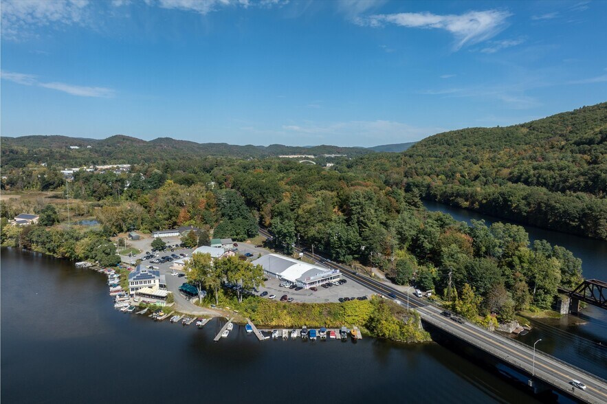 Marina Waterfront MXD Mixed Use Complex portefeuille de 3 biens à vendre sur LoopNet.fr - Aérien – Image 2 sur 49