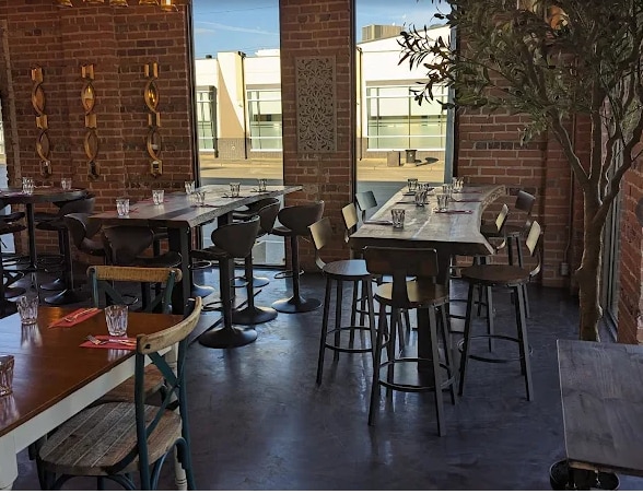 10906 105 Av NW, Edmonton, AB à louer - Photo de l’immeuble – Image 2 sur 5