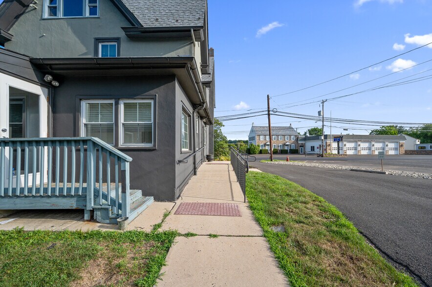 5761 Lower York Rd, New Hope, PA à louer - Photo de l’immeuble – Image 2 sur 26