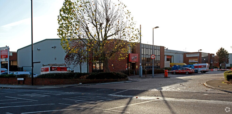 Lincoln Rd, Enfield à louer - Photo de l’immeuble – Image 2 sur 3