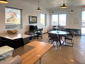 Plus de détails pour 11200 Manchaca Rd, Austin, TX - Local commercial à vendre