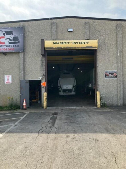 9720 Industrial Dr, Bridgeview, IL à vendre - Photo de l’immeuble – Image 3 sur 5