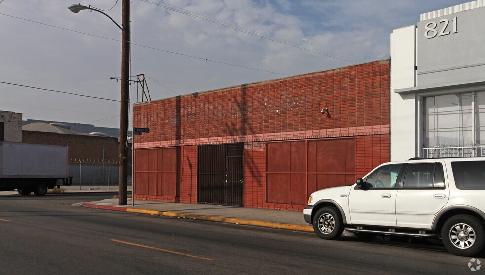823 Mateo St, Los Angeles, CA à louer - Photo de l’immeuble – Image 2 sur 2