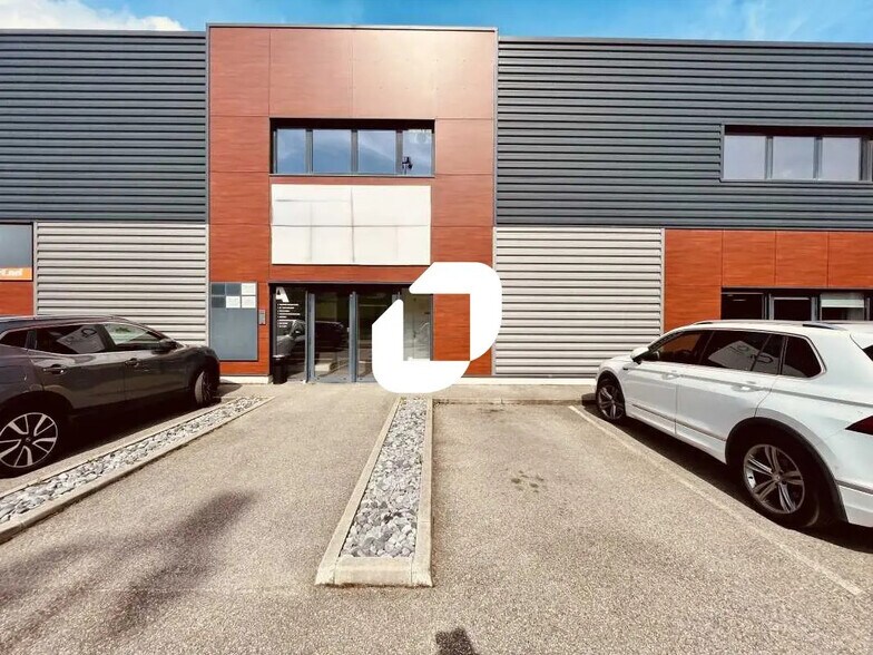 Bureau dans MARCILLY-D'AZERGUES à louer - Photo de l’immeuble – Image 1 sur 12