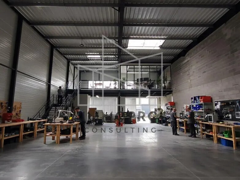 Local d'activités dans Évreux à vendre - Photo de l’immeuble – Image 1 sur 6