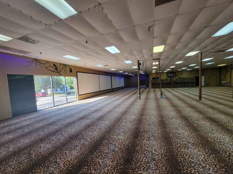 5850 SE Abshier Blvd, Belleview, FL à louer - Photo de l’immeuble – Image 3 sur 18