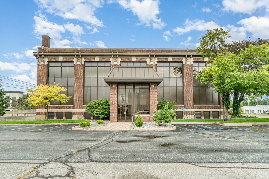 135 Washington Ave, Bay City, MI à vendre - Photo de l’immeuble – Image 2 sur 61