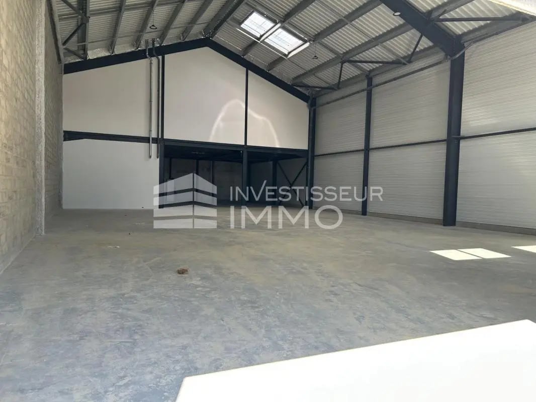 Bureau dans Le Plessis-Pâté à louer Photo de l’immeuble– Image 1 sur 4