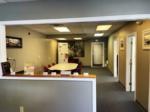 111 Washington St, Plainville, MA à louer Photo intérieure– Image 2 sur 10