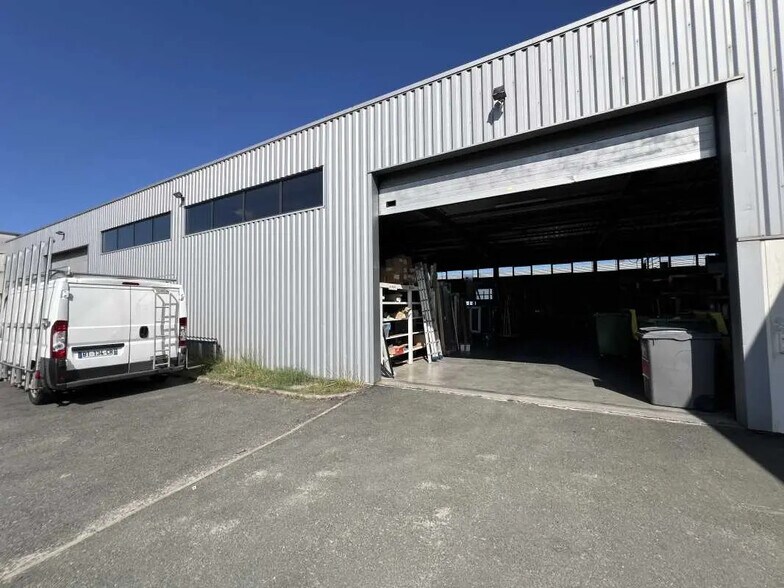Local d'activités dans VILLENAVE-D'ORNON à vendre - Photo de l’immeuble – Image 3 sur 8