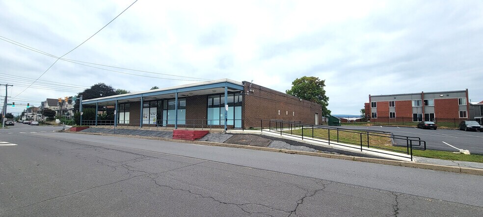 302 N Empire Ct, Wilkes-Barre, PA à louer - Photo de l’immeuble – Image 3 sur 8