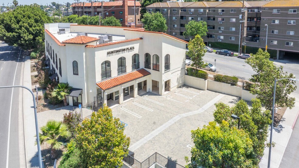 4671-4681 Huntington Dr S, Los Angeles, CA à louer - Photo de l’immeuble – Image 1 sur 29