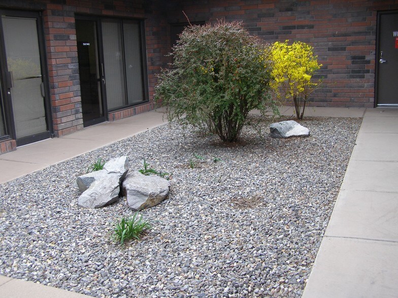 675 Fairview Dr, Carson City, NV à louer - Photo de l’immeuble – Image 3 sur 14