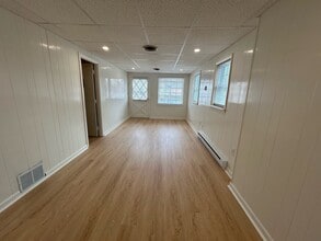580 Maple Ave, Barrington, RI à louer Photo intérieure– Image 2 sur 6