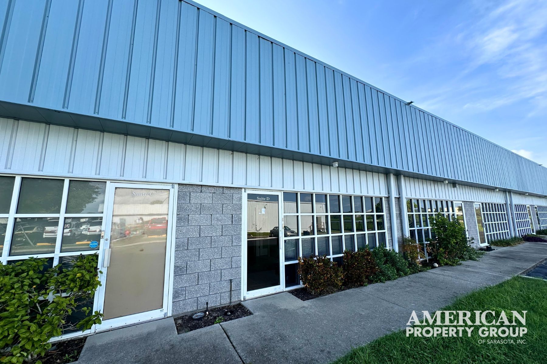 6245 Clark Center Ave, Sarasota, FL à louer Photo de l’immeuble– Image 1 sur 9