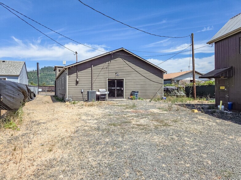 3640 S Santiam Hwy, Lebanon, OR à louer - Photo de l’immeuble – Image 2 sur 13