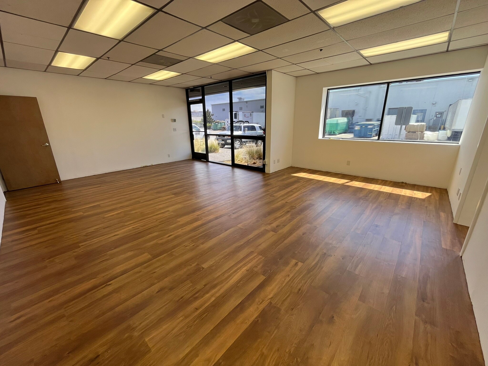 310 Shaw Rd, South San Francisco, CA à louer Photo intérieure– Image 1 sur 6
