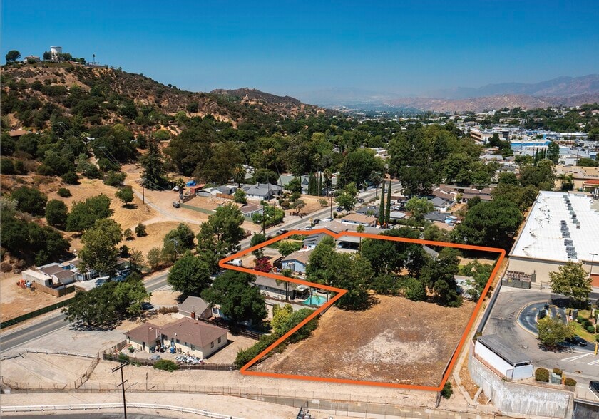9722 Tujunga Canyon Blvd, Tujunga, CA à vendre - Photo de l’immeuble – Image 2 sur 8