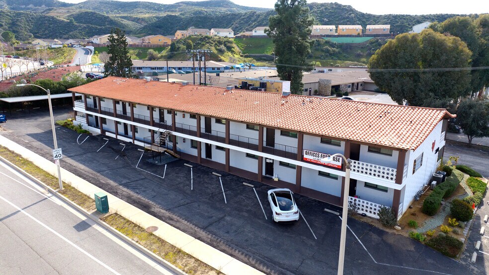 21700 Golden Triangle Rd, Santa Clarita, CA à louer - Photo de l’immeuble – Image 1 sur 8