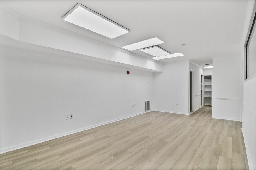 2690 Clarendon Blvd, Arlington, VA à louer - Photo intérieure – Image 3 sur 30