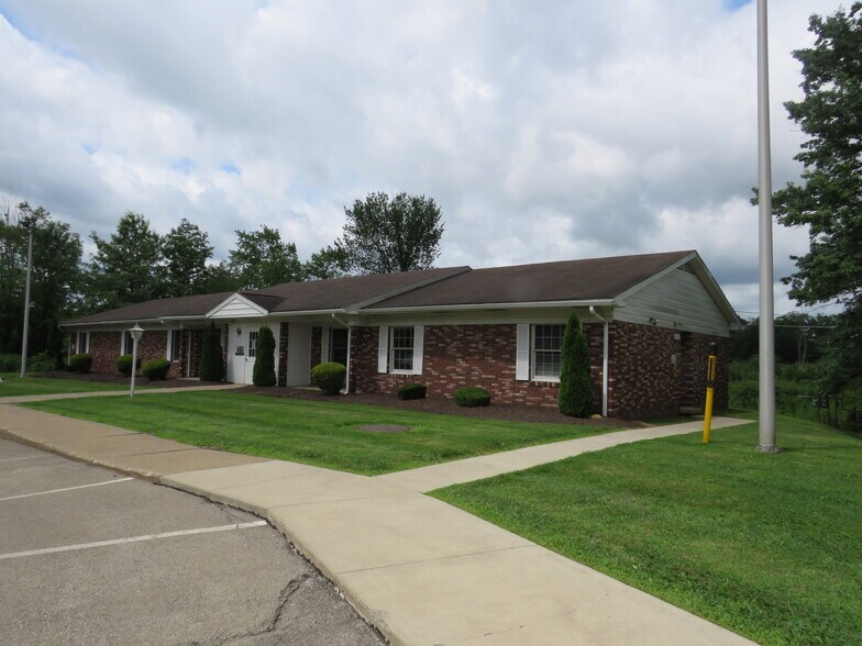 450 Hillcrest Ave, Grove City, PA à vendre - Photo principale – Image 1 sur 2