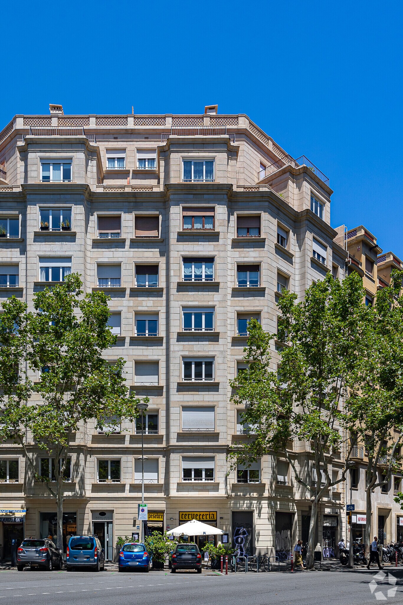 Immeuble residentiel dans Barcelone, Barcelona à vendre Photo principale– Image 1 sur 3