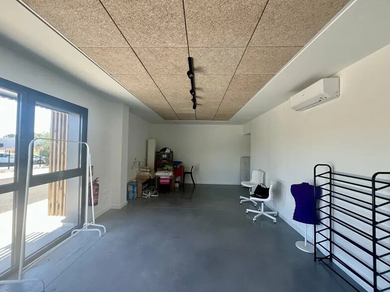 Bureau dans Saint-Estève-Janson à louer - Photo intérieure – Image 3 sur 5