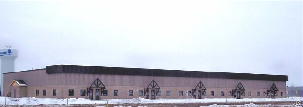101 Isanti Pky E, Isanti, MN à louer - Photo de l’immeuble – Image 2 sur 4