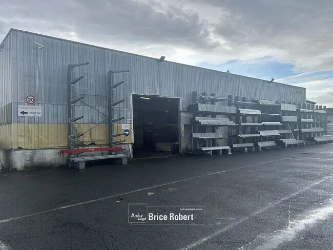 Plus de détails pour Bureau, Local d'activités à louer