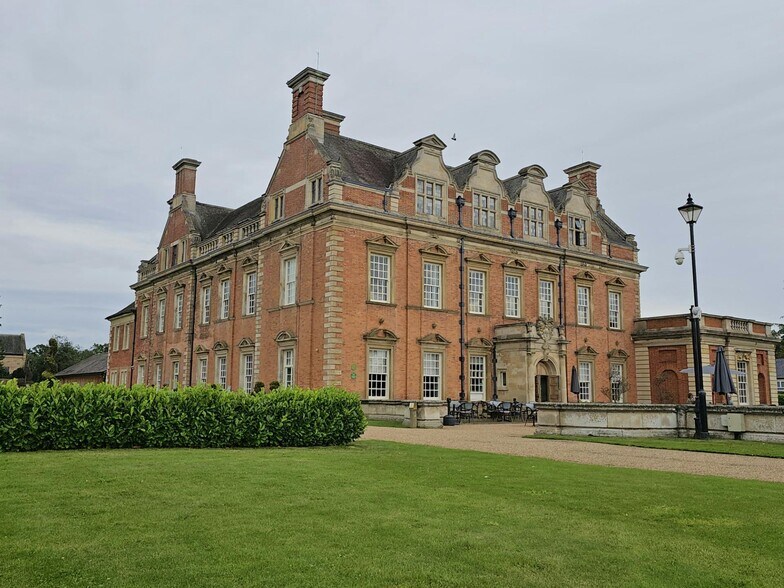 Hall Dr, Middlesbrough à louer - Photo de l’immeuble – Image 2 sur 25