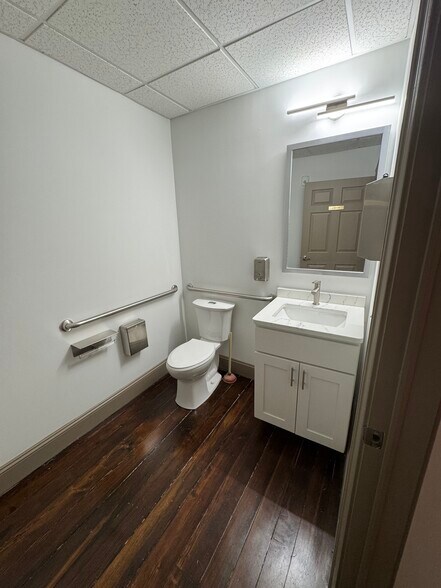 220 Fayetteville St, Raleigh, NC à louer - Photo de l’immeuble – Image 3 sur 8