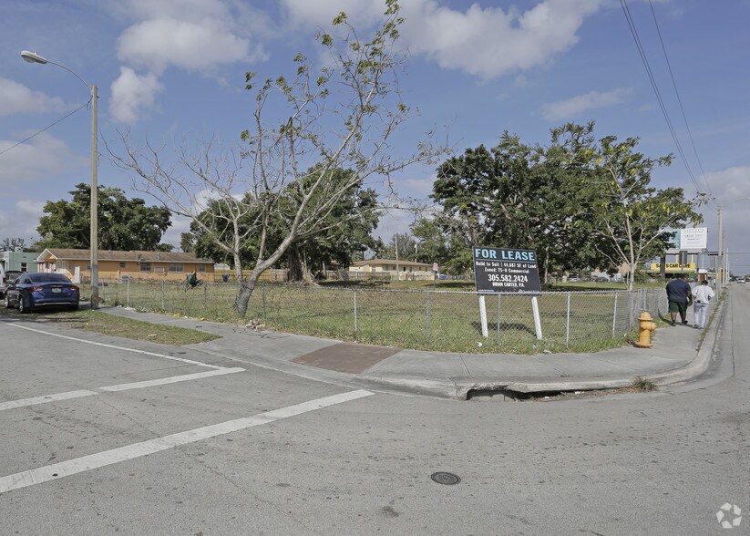 4900 NW 17th Ave, Miami, FL à louer - Photo principale – Image 1 sur 13