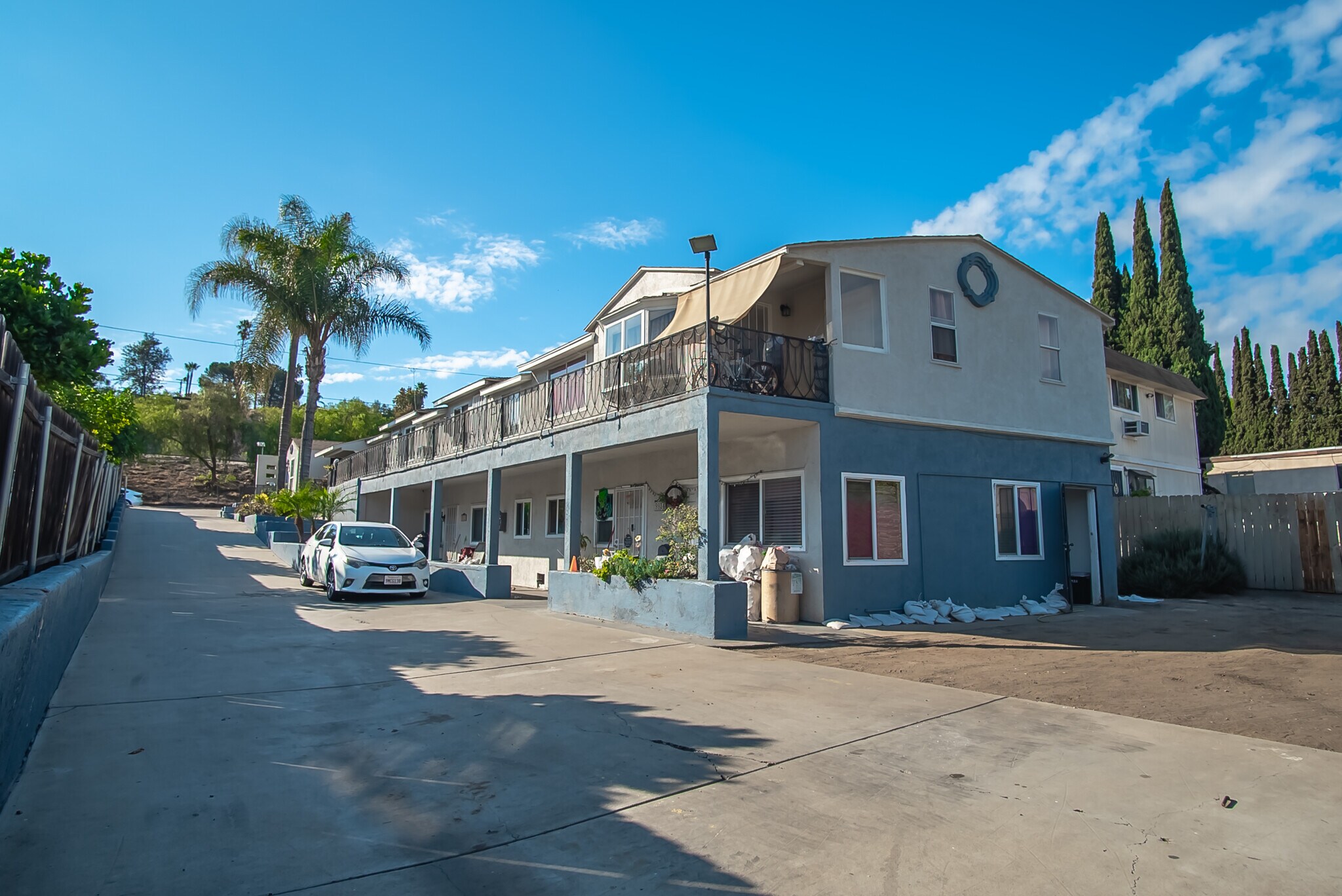 9922-9934 Buena Vista Dr, Spring Valley, CA à vendre Photo de l’immeuble– Image 1 sur 19